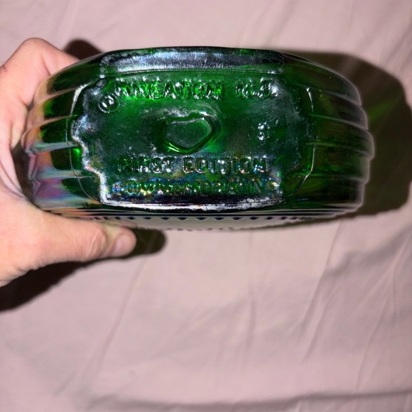 Iridescent Glass Decanter with Eisenhower Design, Presidential First Ed. - Picture 3 of 3